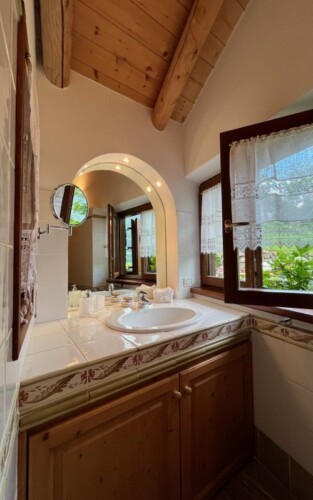 bagno baita Tomasei Valle dei Mocheni