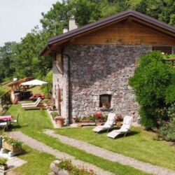 baita in affitto valle dei Mocheni 7 persone con giardino esterno