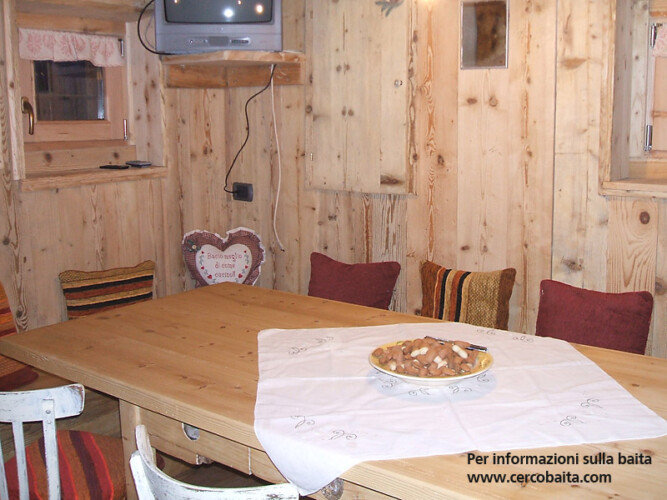 cucina baita Rendena in affitto