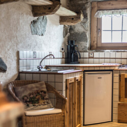cucina baita Adamello in affitto