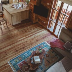 soggiorno legno casa montagna affitto