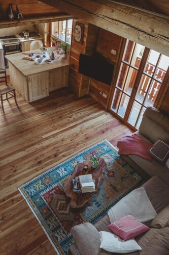 soggiorno legno casa montagna affitto