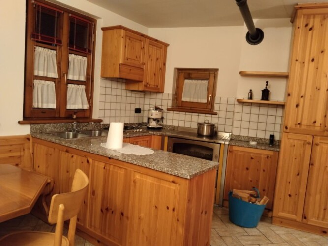 cucina appartamento Val di Rabbi baita