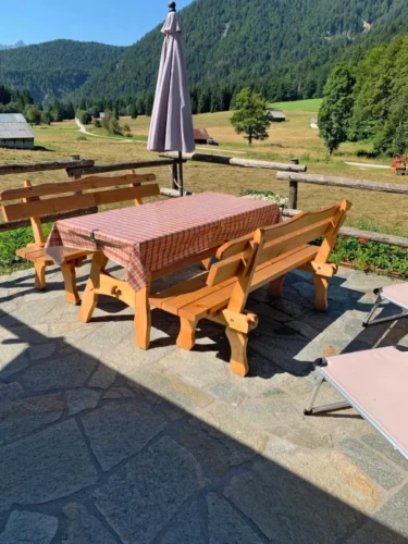 esterno giardino baita Salman in estate