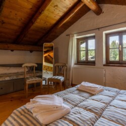stanza sottotetto baita Casa da Mont Plazze