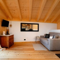 soggiorno zona relax chalet in affitto Trentino