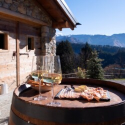 aperitivo in baita La Quercia e il Frassino Lombardia
