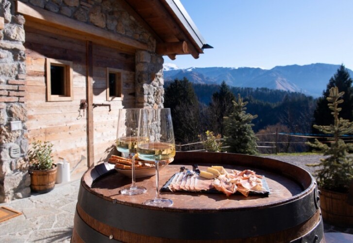 aperitivo in baita La Quercia e il Frassino Lombardia