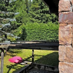 giardino vacanza in estate Chalet Cornon pet friendly