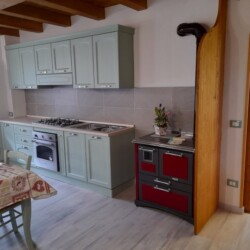 cucina e tavolo da pranzo casa in montagna