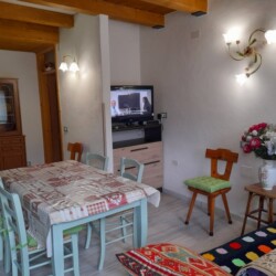 zona soggiorno appartamento Val Visdende.jpg